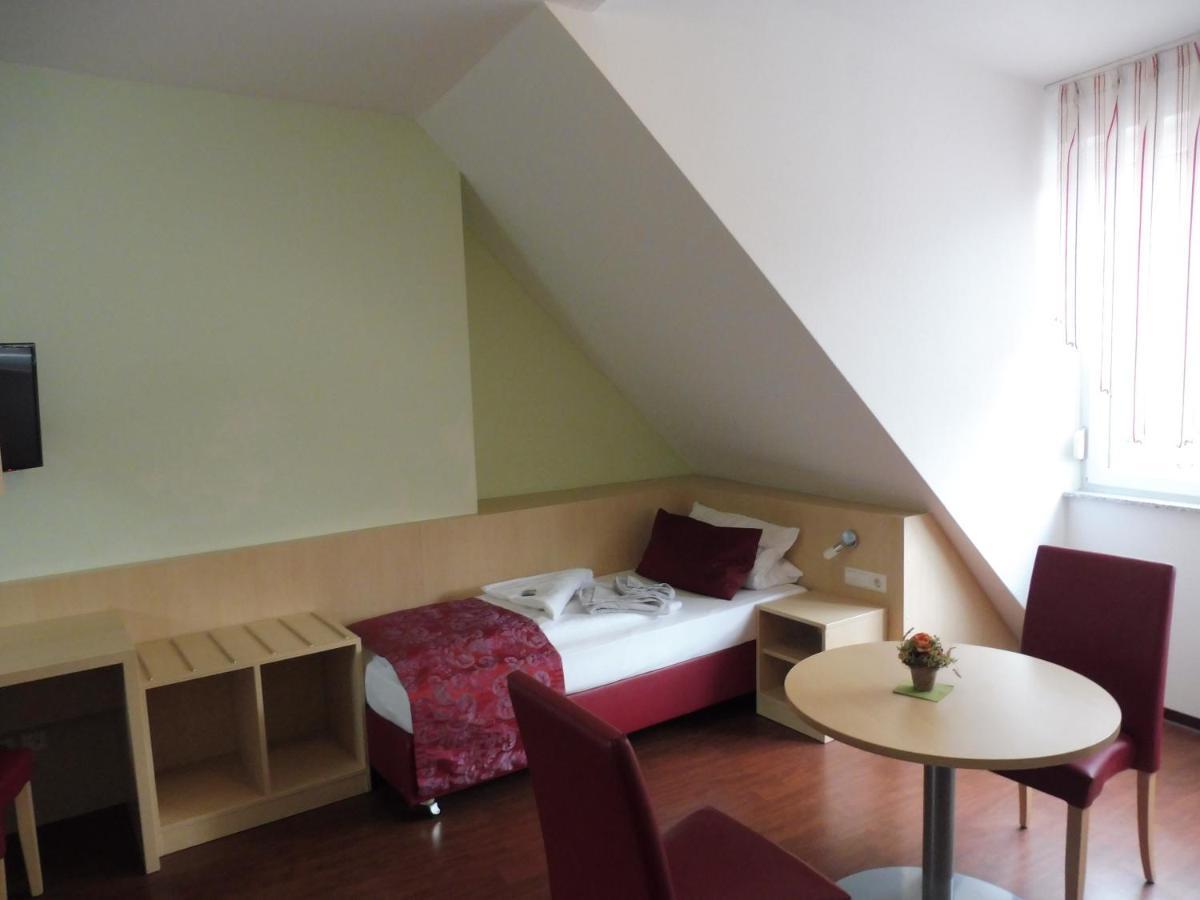 Hotel Gasthof Zum Engel - Gaestehaus Kunzelsau Ngoại thất bức ảnh