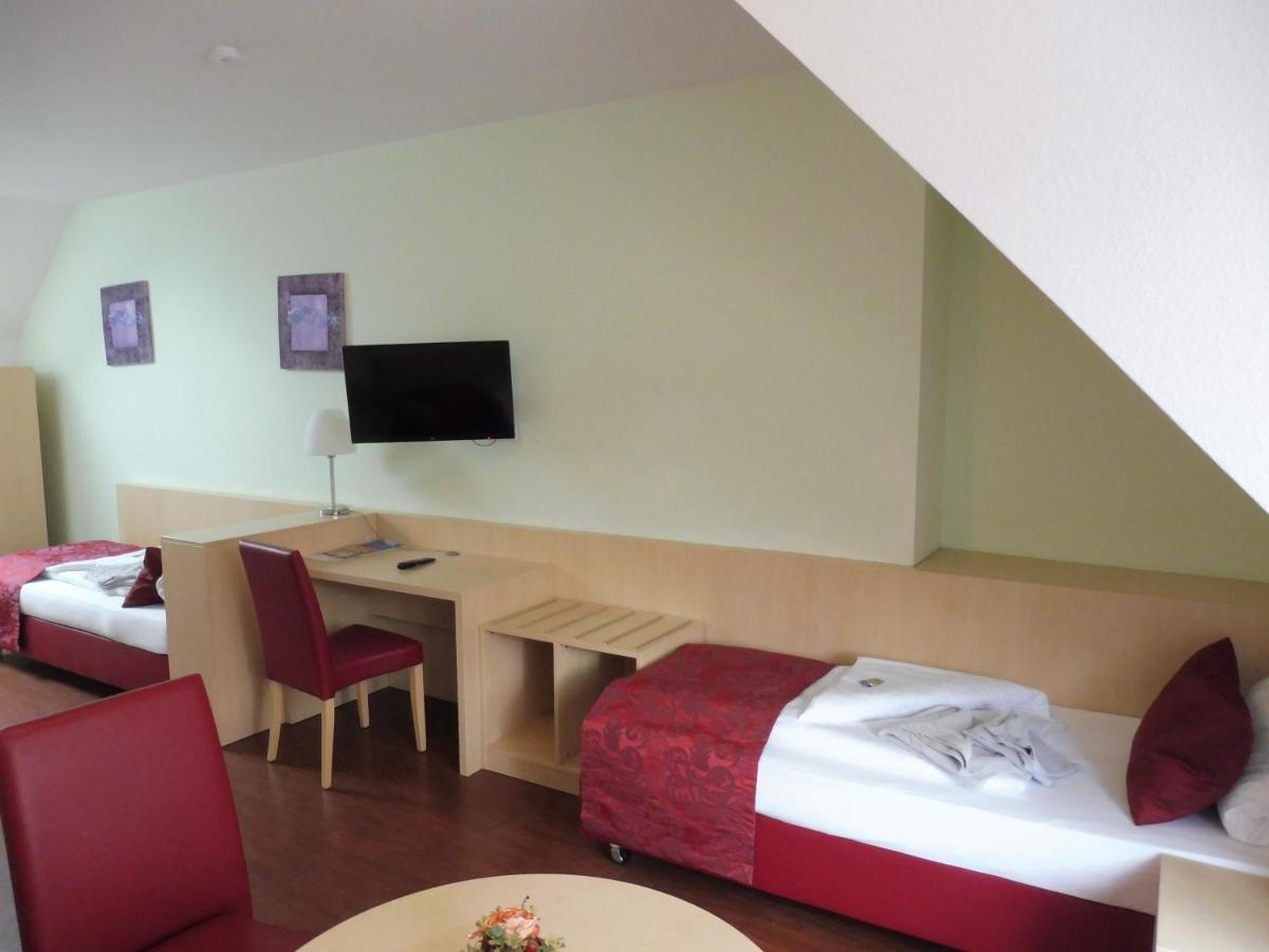 Hotel Gasthof Zum Engel - Gaestehaus Kunzelsau Ngoại thất bức ảnh